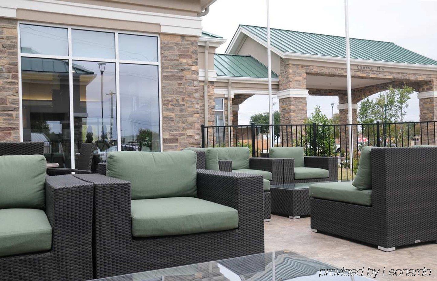 Hilton Garden Inn New Braunfels Amenities photo